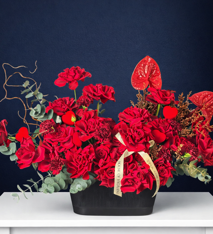 Classic Black - Red Roses