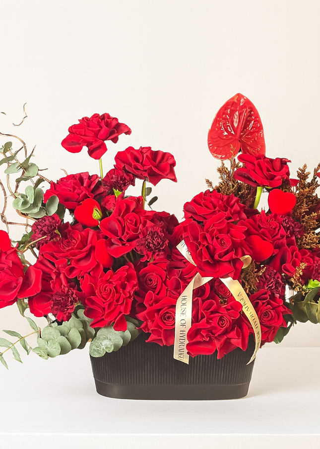 Vase with Red Roses – Elegant Fresh Roses Gift Basket | Flower Shop Online Delivery