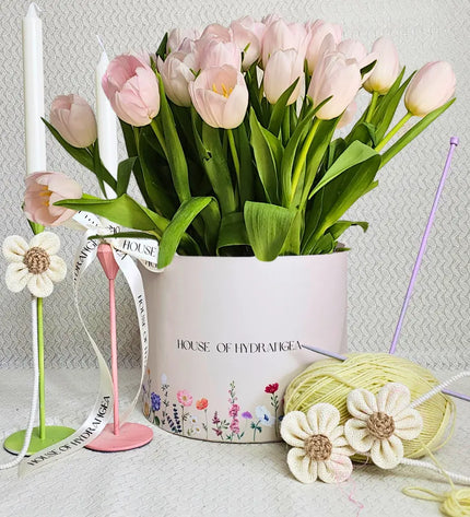 elegant-tulips-yellow-flower-and-gift_1