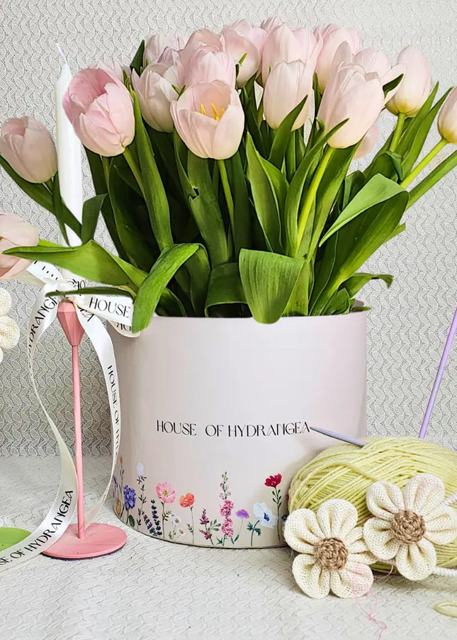 elegant-tulips-yellow-flower-and-gift_1