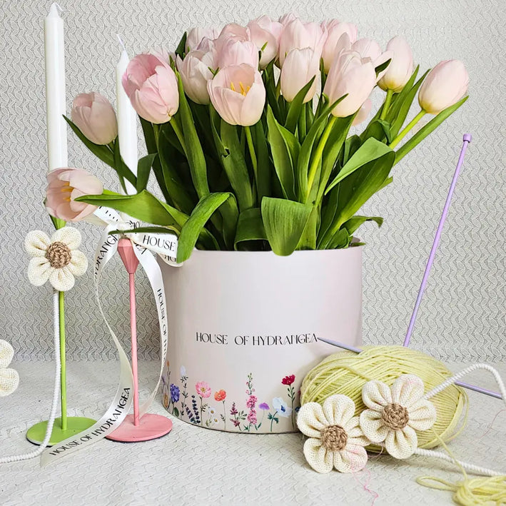 elegant-tulips-yellow-flower-and-gift_1