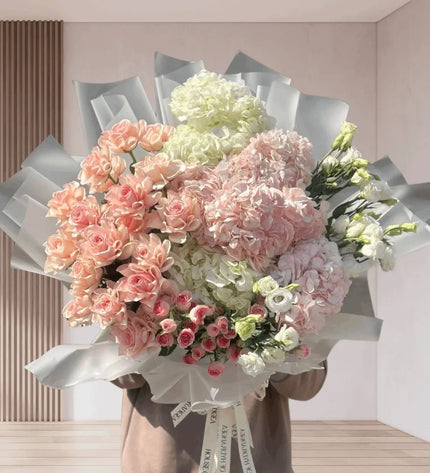 Selina GreenPink Roses Flowers – Hydrangeas Bouquet Flowers for Delivery UAE