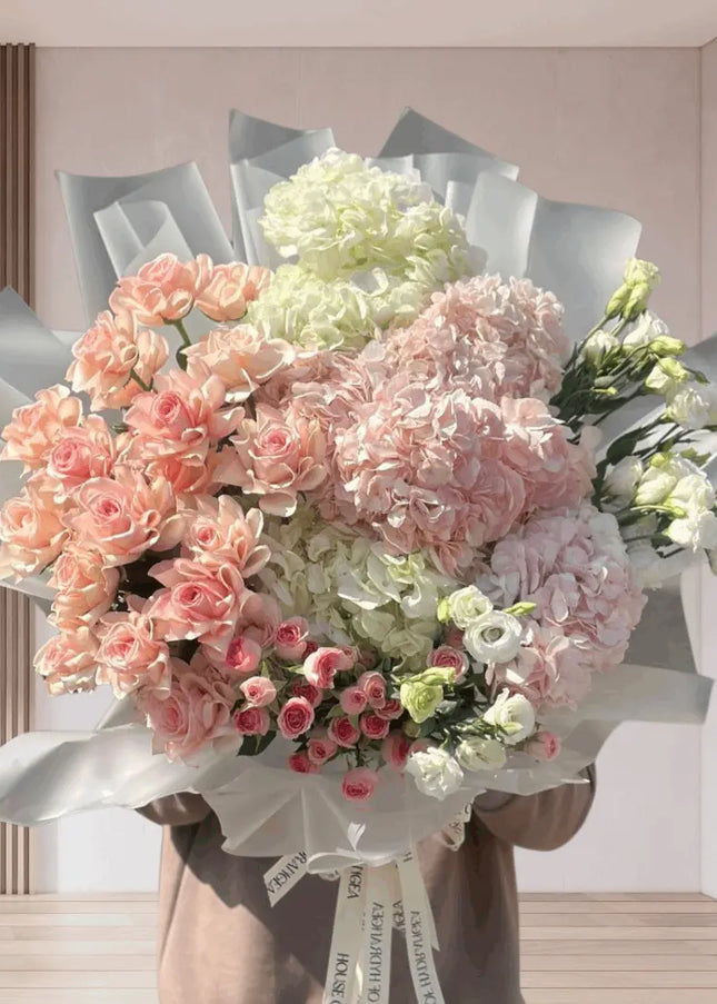 Selina GreenPink Roses Flowers – Hydrangeas Bouquet Flowers for Delivery UAE