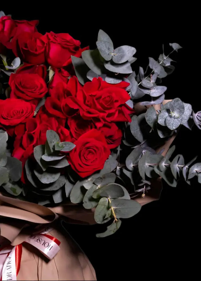 Simple Red 12 Vibrant Red Roses Flowers Valentines Day Flowers Dubai