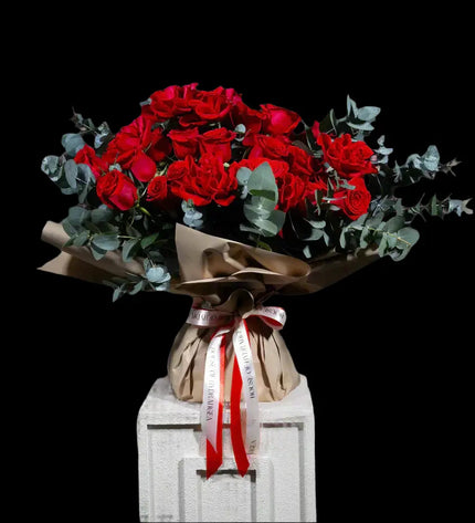 Simple Red 12 Vibrant Red Roses Flowers Valentines Day Flowers Dubai