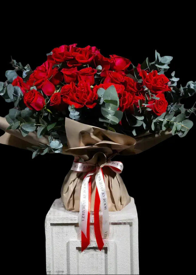 Simple Red 12 Vibrant Red Roses Flowers Valentines Day Flowers Dubai