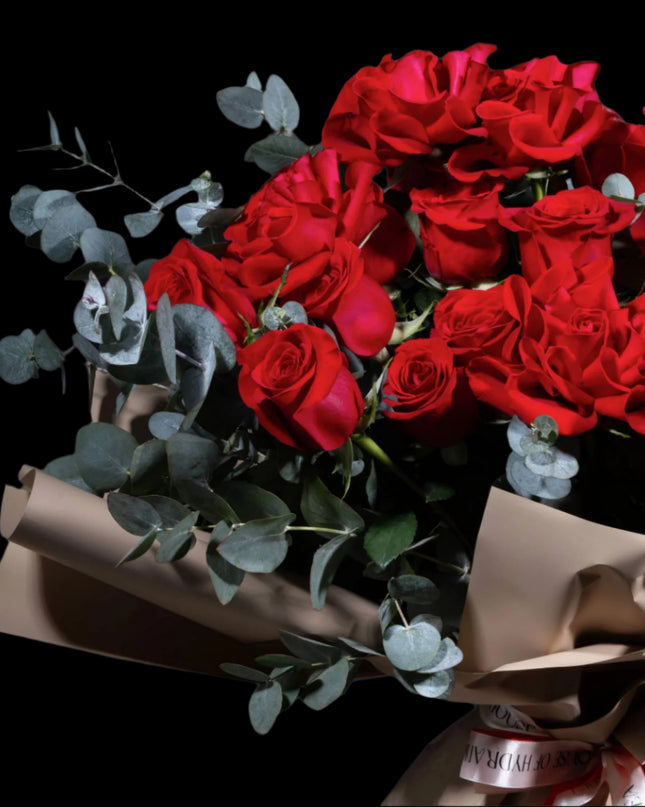 luxury bouquet of simple red roses