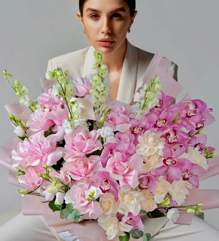 Stella Vendella White Roses Flowers  Luxury Flowers Dubai Arrangement