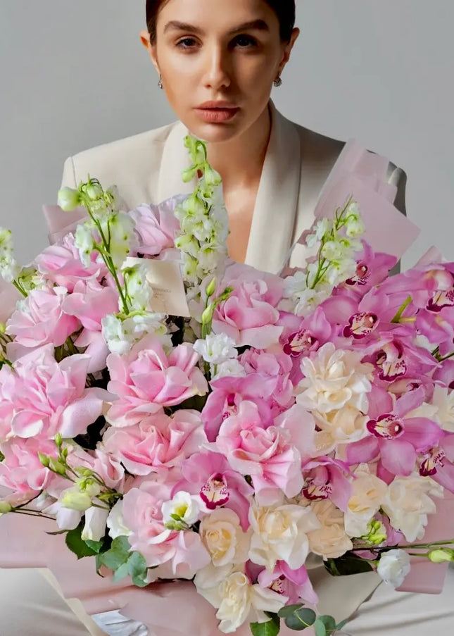 Stella Vendella White Roses Flowers  Luxury Flowers Dubai Arrangement